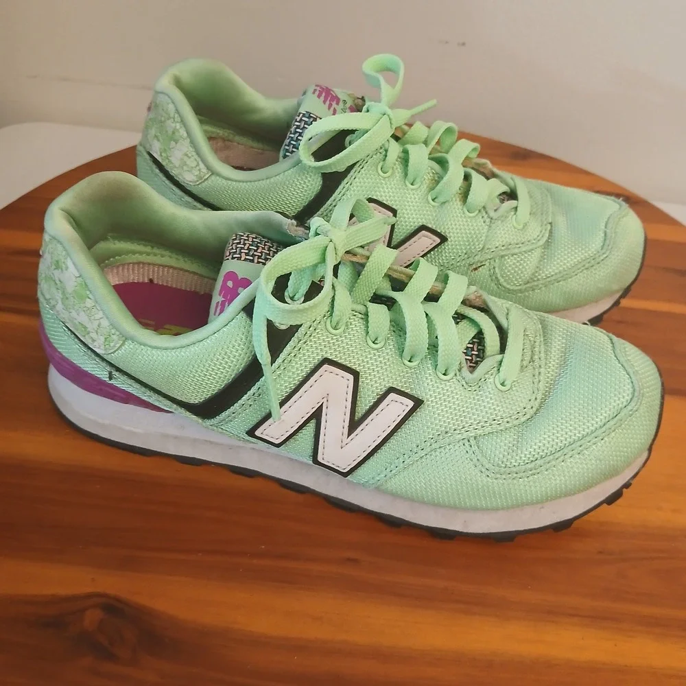 New Balance 574 Womens 6.5 Mint Green Running Shoes Sneakers WL574ASE